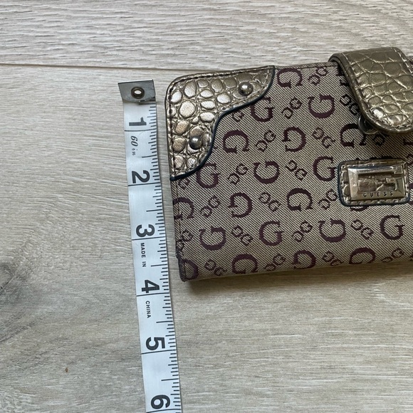 Vintage Guess Wallet - Picture 4 of 10